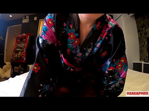 ❤️ Nuori cosplay-tyttö rakastaa seksiä orgasmeihin asti ruiskuttamalla hevostyttöä ja ottamalla suihin. Aasialaistyttö karvainen pillu ja kauniit tissit perinteisessä japanilaisessa puvussa amatöörivideossa, jossa näytetään masturbointia panoleluilla. Sakura 3 OSAKAPORN. ️❌ Porno fb at us ☑